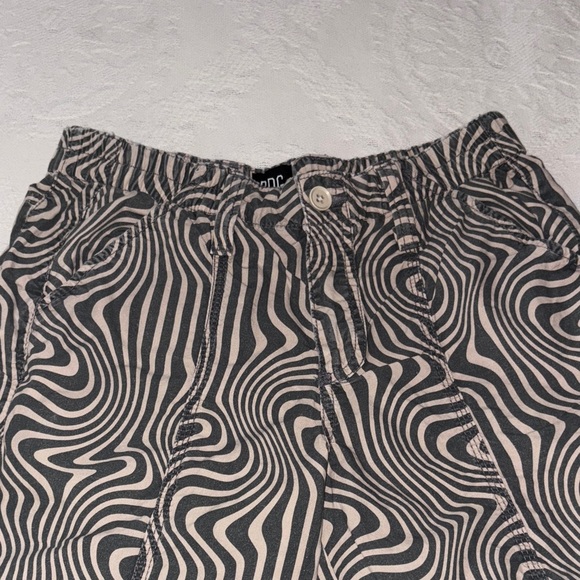 Gently loved Black and Beige Patterned Y2K Cargo pants by Urban Outfitters BDG - Picture 5 of 11